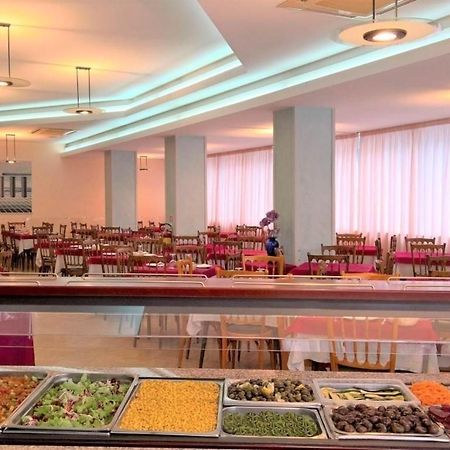 Hotel Cosmos Римини Екстериор снимка