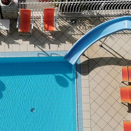 Hotel Cosmos Римини Екстериор снимка