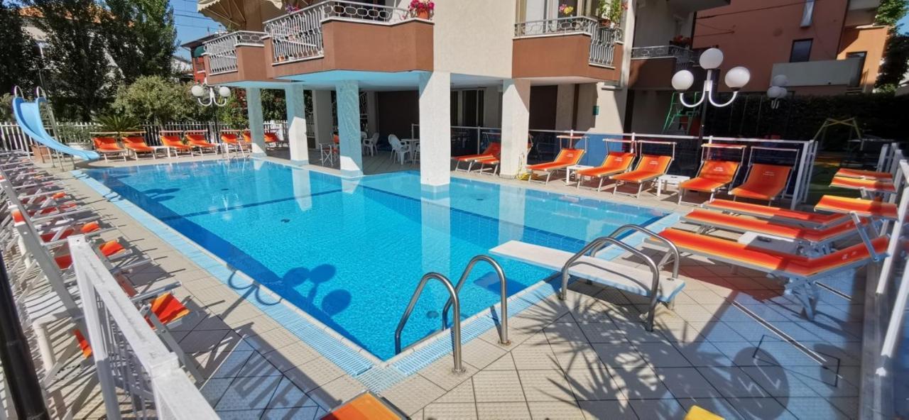 Hotel Cosmos Римини Екстериор снимка