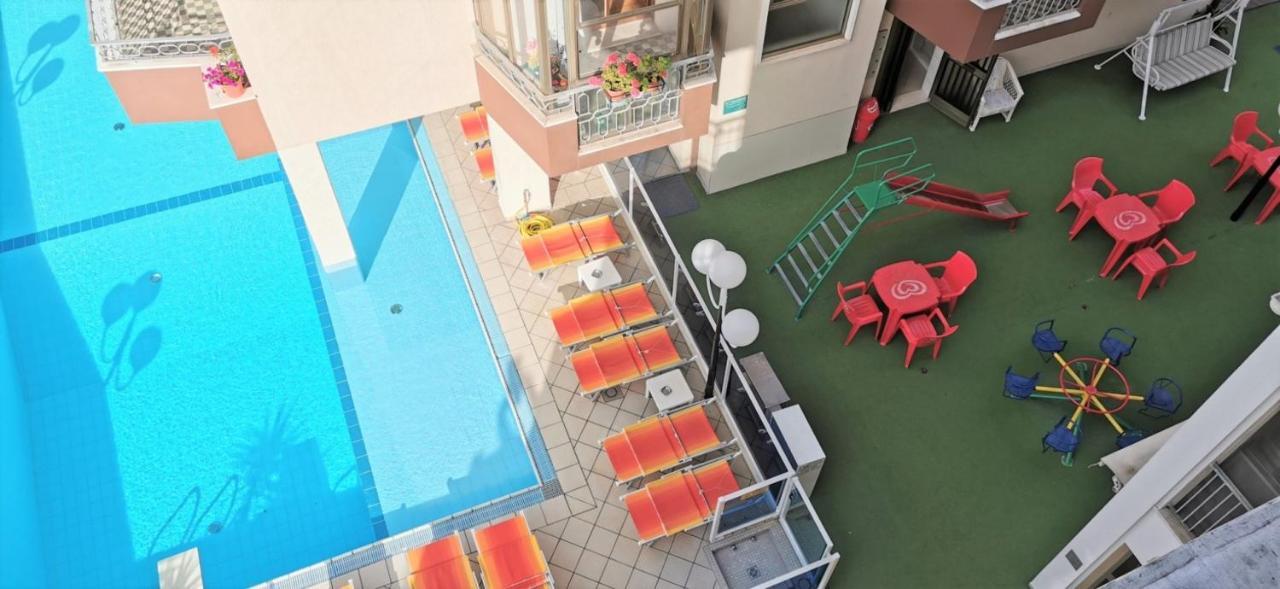 Hotel Cosmos Римини Екстериор снимка