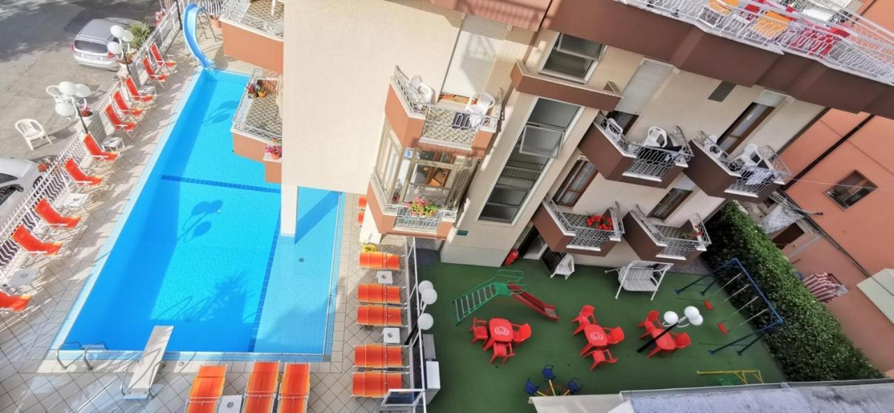 Hotel Cosmos Римини Екстериор снимка