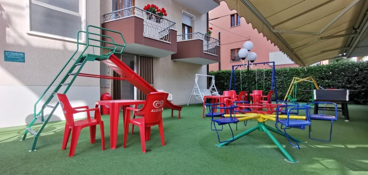 Hotel Cosmos Римини Екстериор снимка