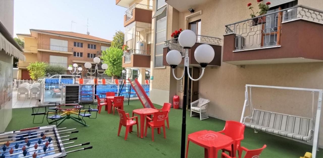 Hotel Cosmos Римини Екстериор снимка