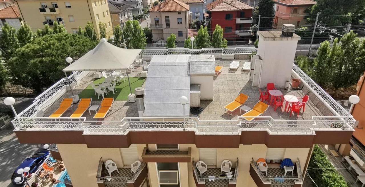 Hotel Cosmos Римини Екстериор снимка